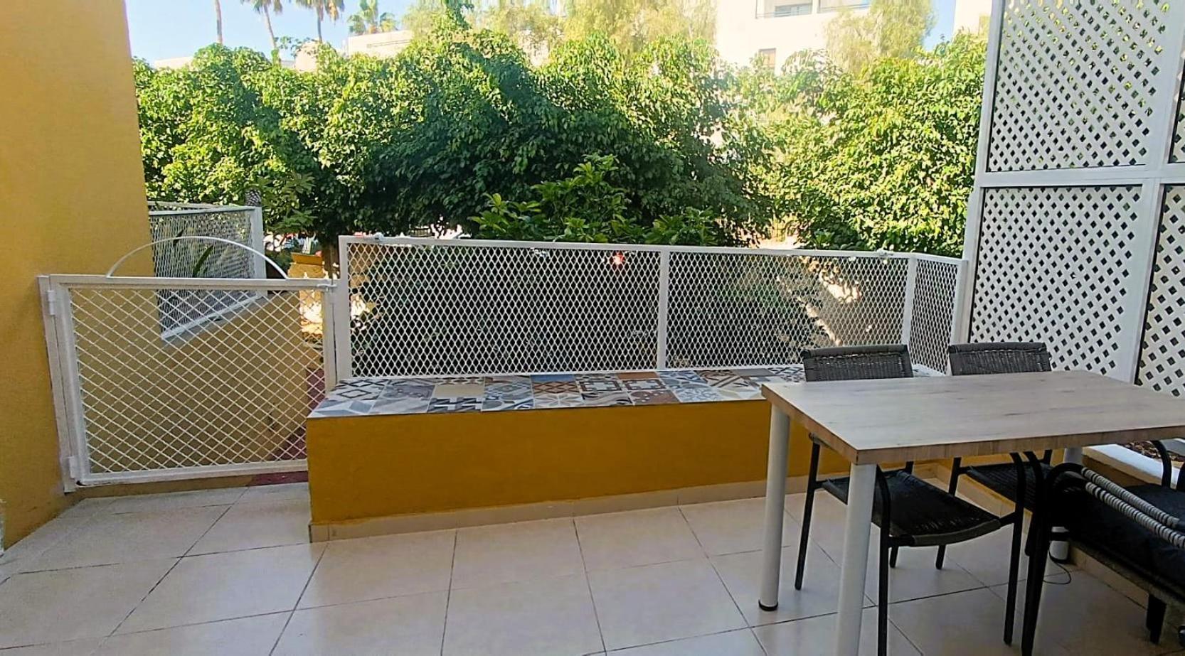Newly Renovated Modern In Orlando Complex, *